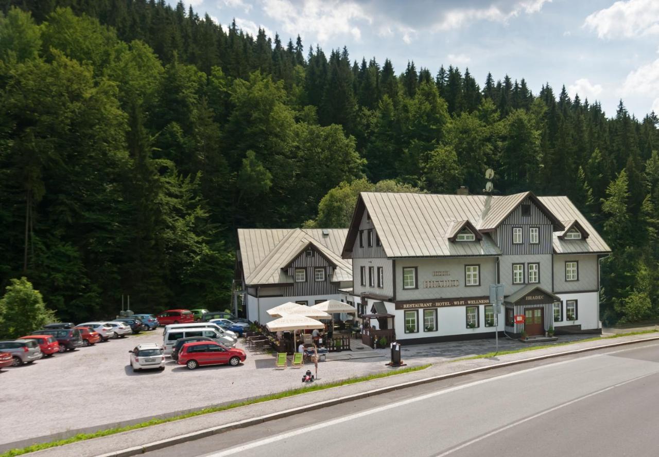 Hotel Hradec Spindleruv Mlyn Bagian luar foto