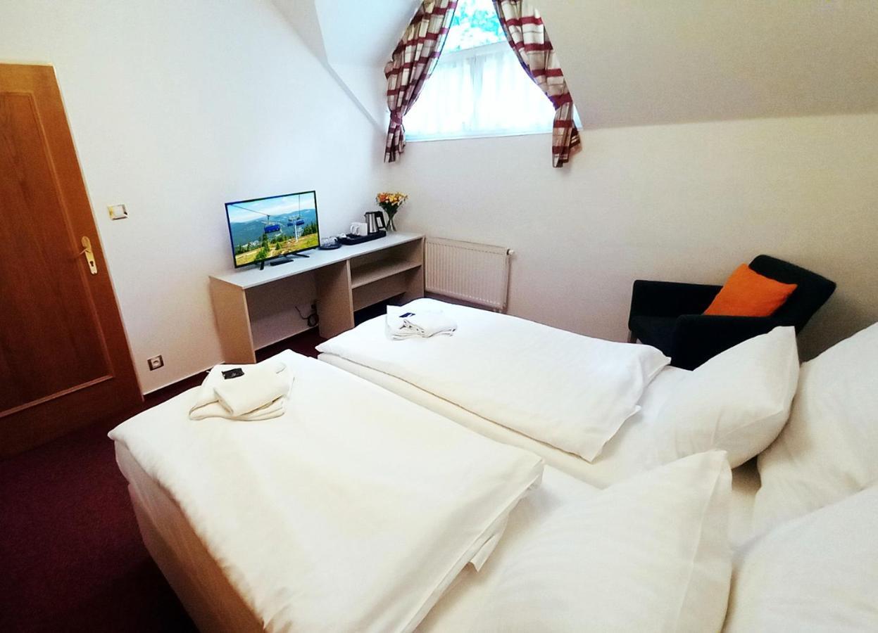 Hotel Hradec Spindleruv Mlyn Bagian luar foto
